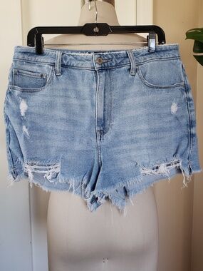 Hollister Ultra High Rise Mom Shorts Size 32!